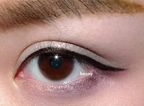 也不是非画不可，知道suqqu像银河系一样美就够了