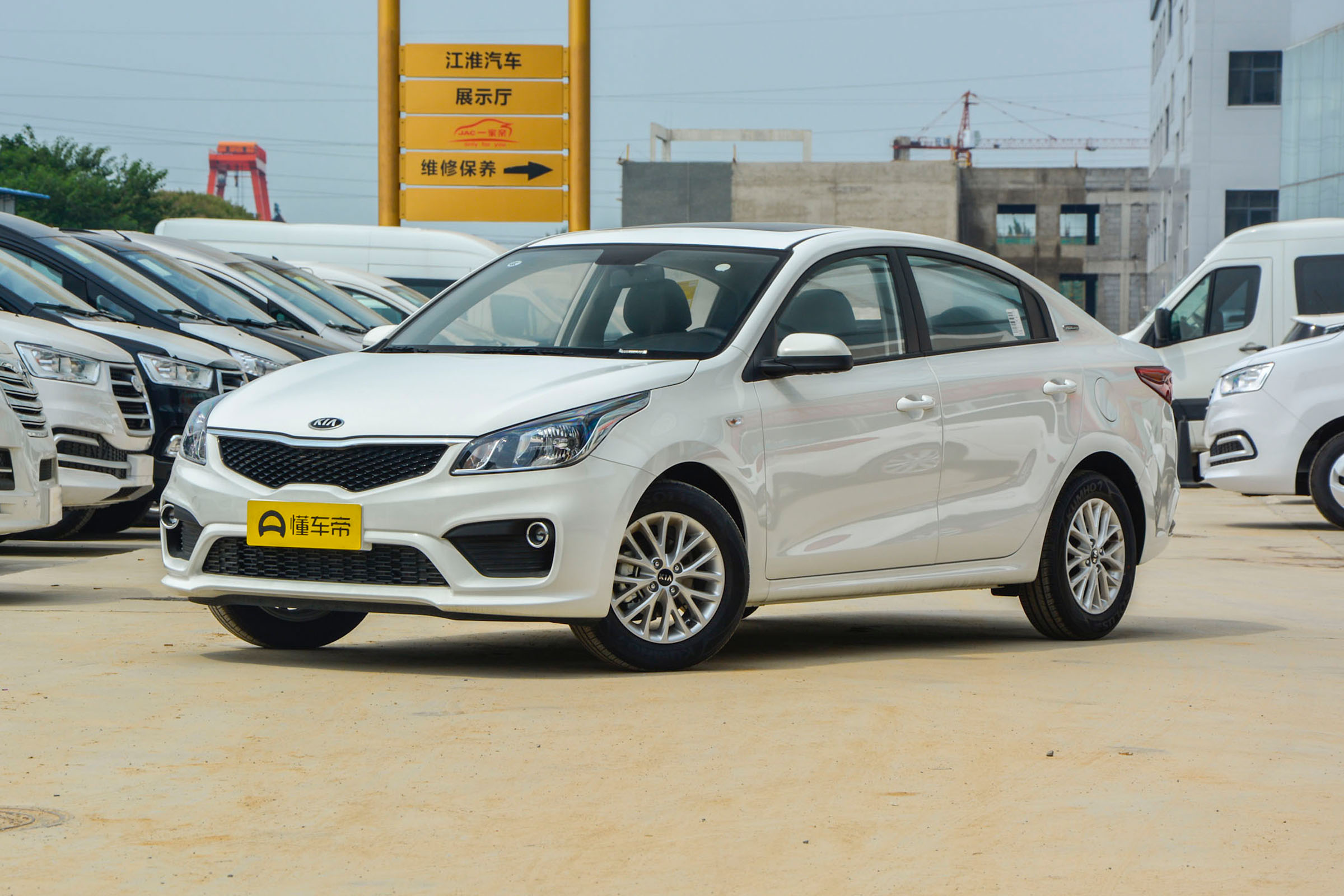 起亚k2顶配功能,二手车起亚k2买多少配置