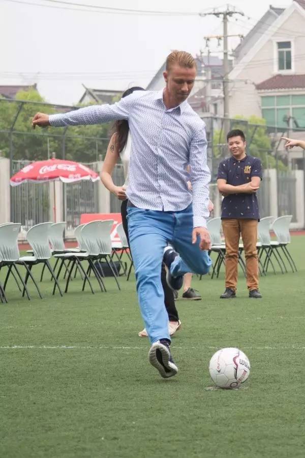 推广|今夏,来美高和皇马传奇一起踢球!