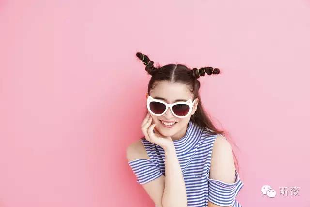 满大街的一排扣子是怎么回事？！