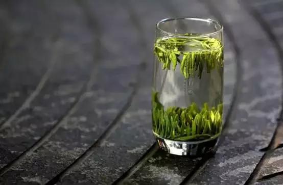 天气这么好不如出来喝一杯茶,这么冷的天气就应该喝一杯茶