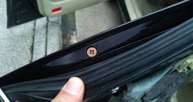 更换汽车玻璃的最简单方法,教你不用去4s店就能做的保养清洗