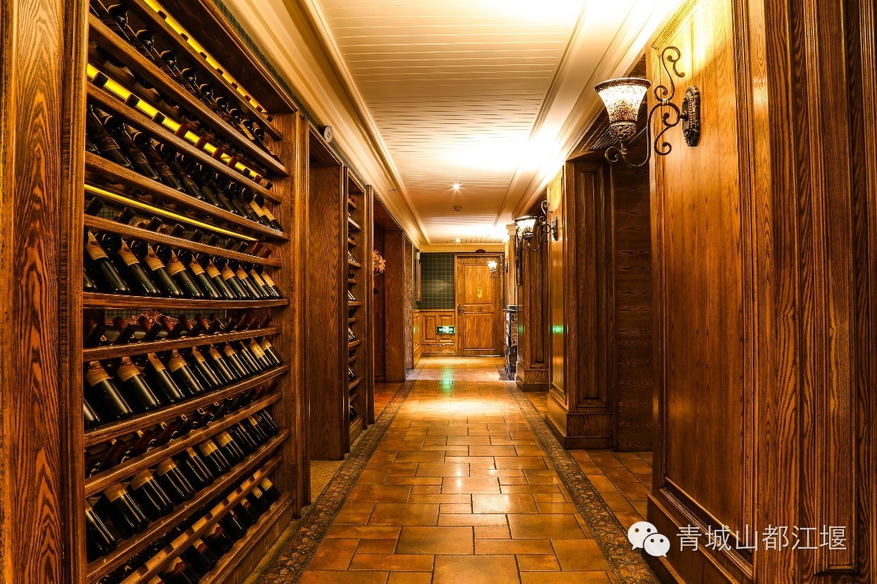 恍惚来到《好先生》中的“灰鲸”！在这家BIG满满的店，会不会