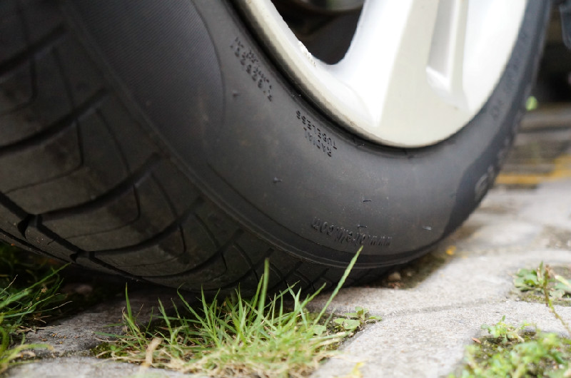 天上掉轮胎,倍耐力新p1轮胎测评视频