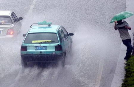 开车最难受的行为,开车的时候最讨厌什么行为