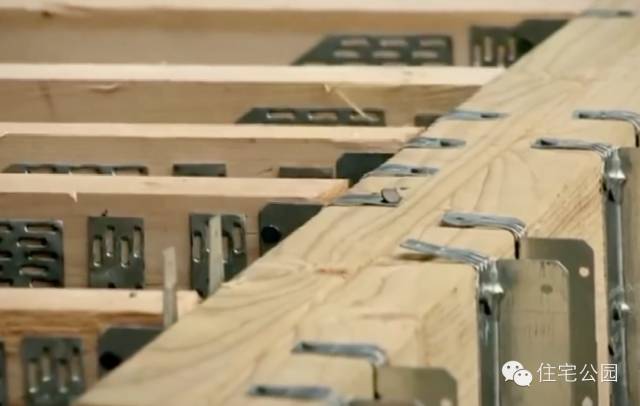 河边怎么建房子好看,河边房子怎么造