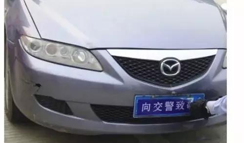 这智商，还有脸遮挡车牌？