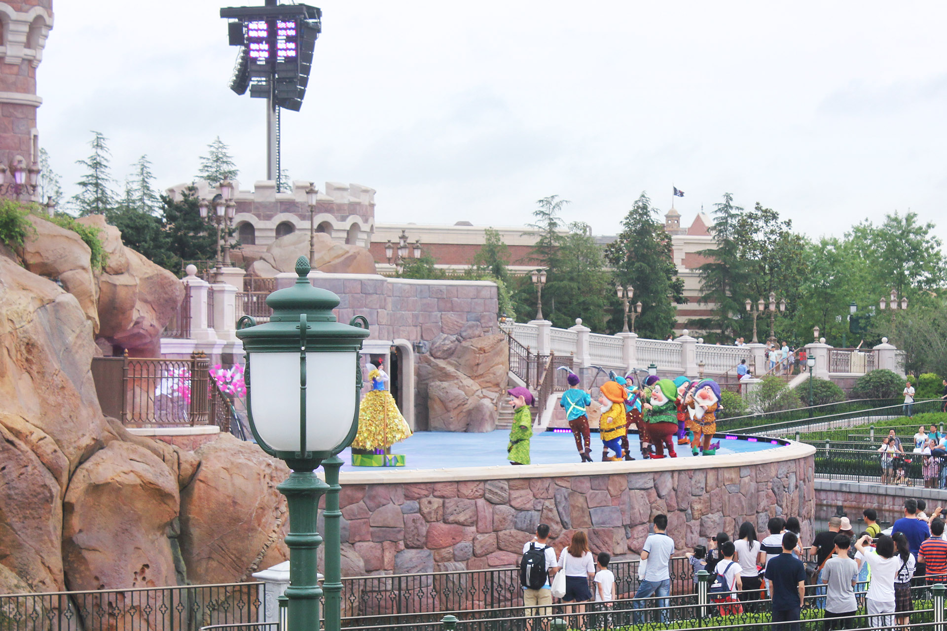 上海迪士尼好玩吗值得去吗,上海迪士尼一整天游玩攻略