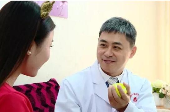 怎样按摩后背简单手法视频,后背保健按摩手法教程