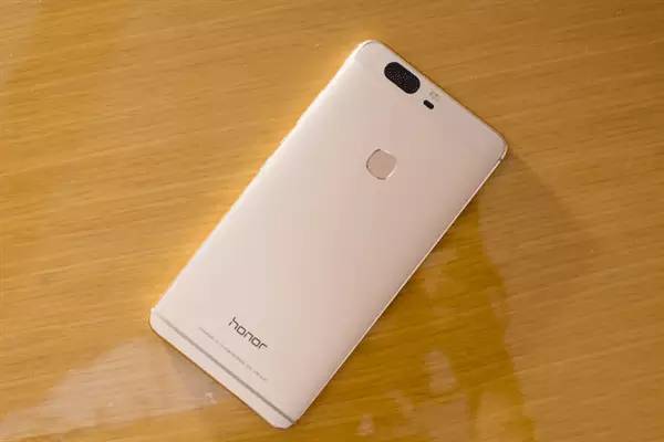 荣耀8跟小米5哪个好,荣耀8x双摄像头怎么调