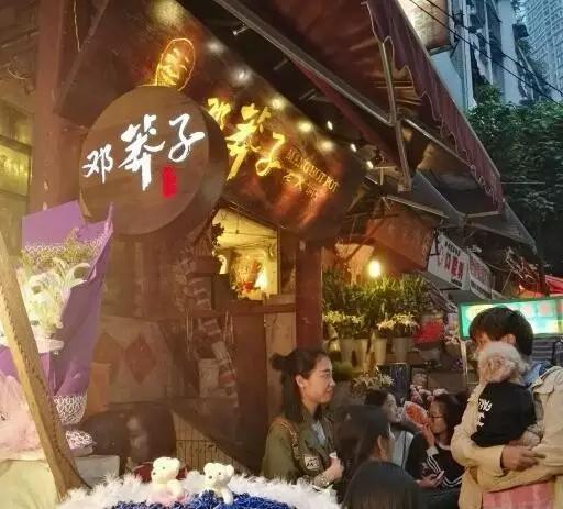 同样一家店，别人排成“葛优瘫”，我们吃到嗨翻天！