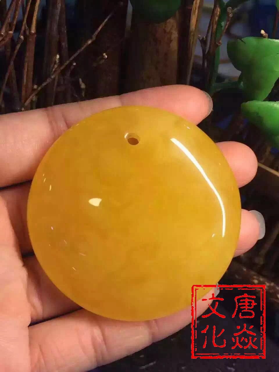 鸡油黄蜜蜡吊坠价格多少,顶级蜜蜡鸡油黄长什么样