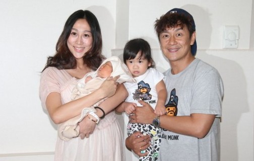 陈浩民妻子疑怀第五胎,陈浩民老婆谈剖宫产