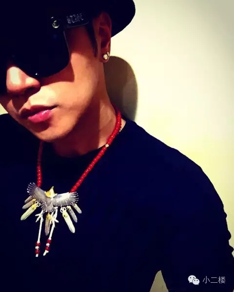 明星身上带的银饰品都是他做的—GOROS丨高桥吾郎