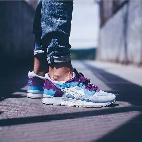 型男健身腹肌,健美肌肉男是靠练出来的吗