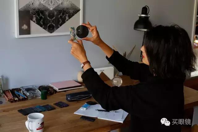 这个才创立一年的眼镜品牌刚上线就售罄了，她是怎么做到的？
