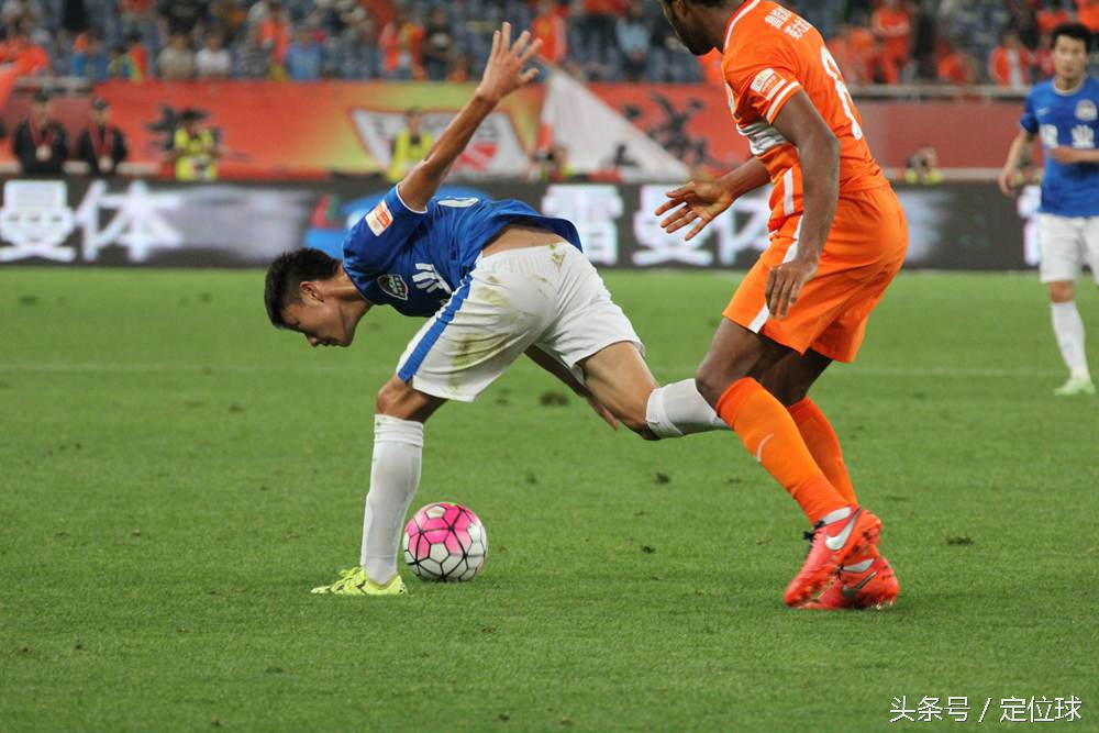 足球17岁小将在国家队,15岁踢上恒大一线队他到底有多牛