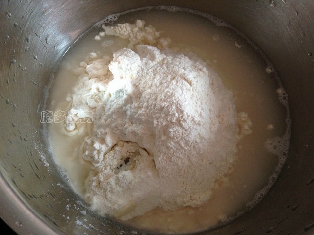 这个馍薄如纸，却筋道美味，在我家它和土豆丝是标配，全家都爱吃