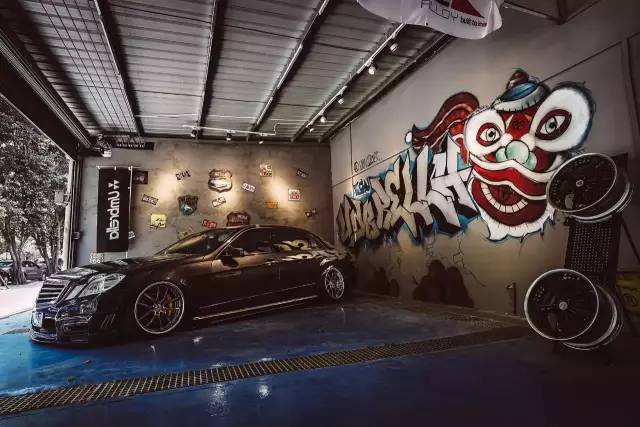 玩改装就要自己动手,玩改装的奔驰