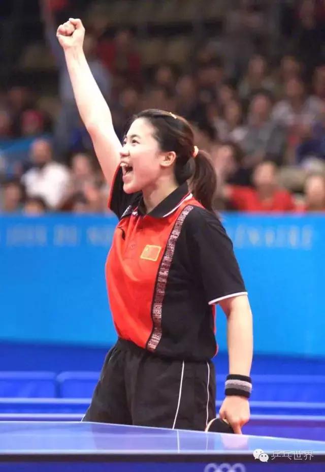 张继科和张怡宁,张继科亲奖杯的视频