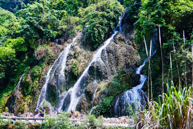 一辆车一家三口出去玩,一辆车带你旅行