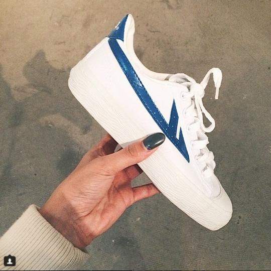 回力红白鞋是什么款,国产品牌回力鞋怎么样