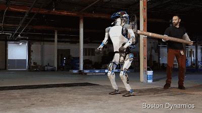 机器人被人类囚禁5000年后,机器人遭折磨后反击人类