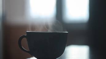 辟谣特工队|一招恢复视力，敢信吗？