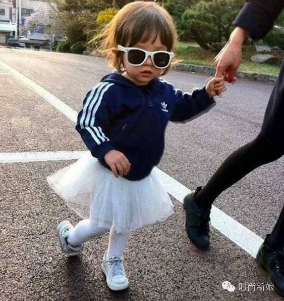 英韩混血小麻豆Louie：长得漂亮不是我的错