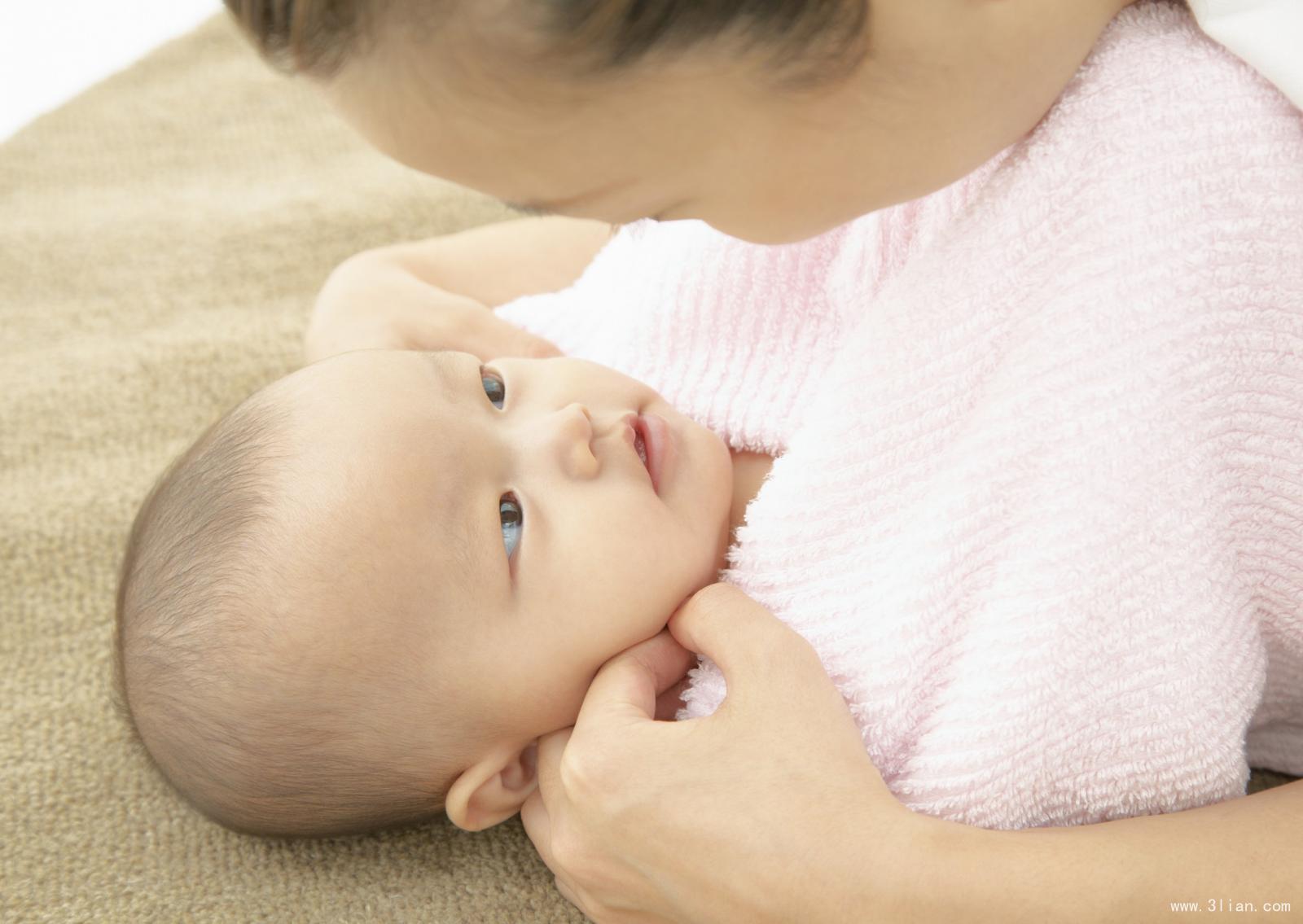 新生宝宝老是拉稀粑粑是怎么回事,新生宝宝老是拉肚子怎么回事