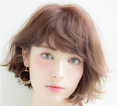 额头窄下巴宽的女人适合剪短发吗,额头宽和颧骨高怎么剪短发好看