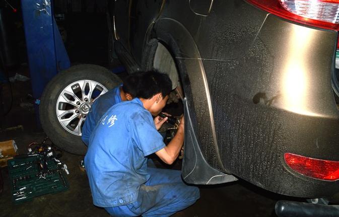 驭胜两驱和四驱哪个好,驭胜两驱改四驱还是加锁好