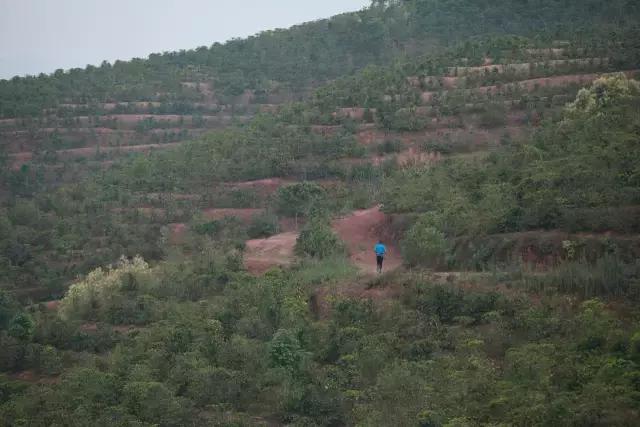 红军精神照我行——花甲老人100公里越野跑全记录