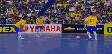 卡卡小罗c罗梅西巅峰谁更强,c罗耍小聪明