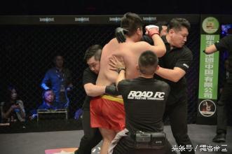 韩国选手欺负中国选手却被反击,韩国选手恶意挑衅