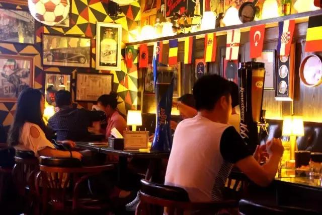 鐏孩閰掔豢澶嶅彜,鐏孩閰掔豢娓呭惂