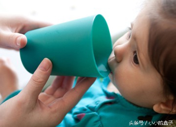 九个月宝宝手臂上起了个脓包,9个月宝宝手臂里面有个硬疙瘩