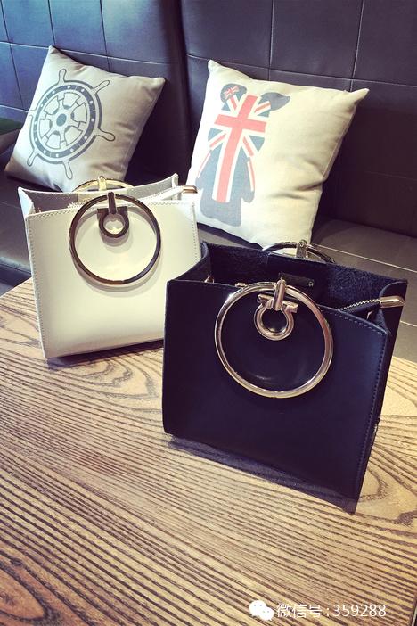 适合夏天背的斜挎小包,铁链斜挎小包夏日