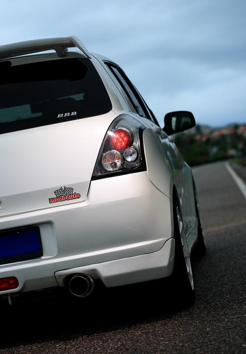 巅峰极速铃木雨燕,铃木小巧玲珑雨燕