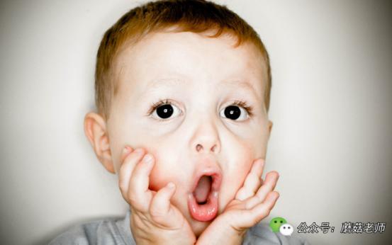 刚出生的宝宝斗鸡眼是怎么造成的,新生宝宝斗鸡眼正常吗
