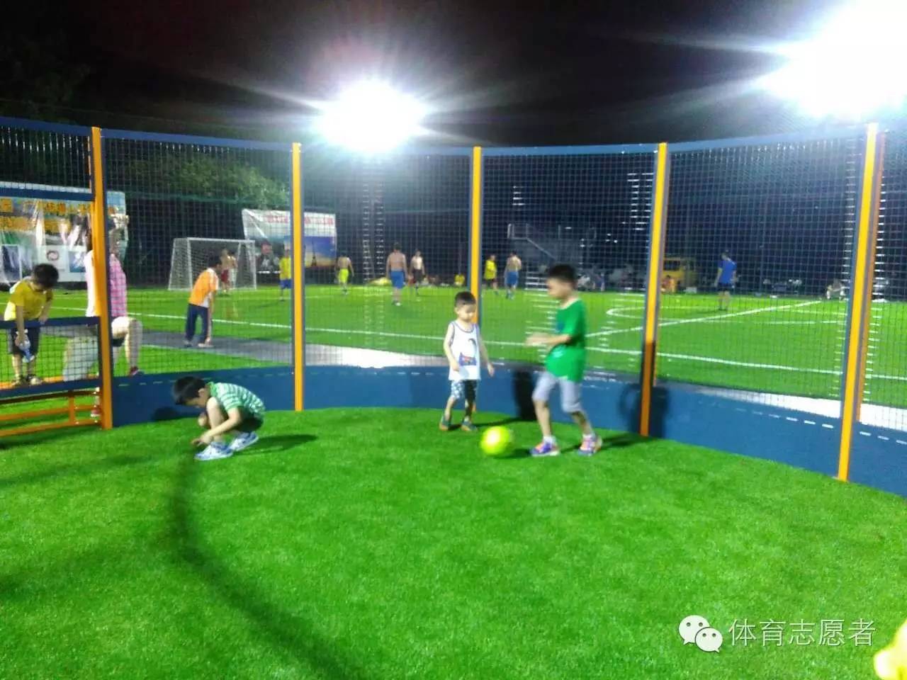 有传闻，苍老师要到6号体育公园开班，教足球，与粉丝互动？！