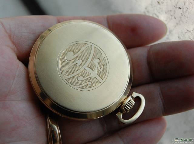 它根本就符合苛刻的日内瓦标准，古董浪琴一个没落的贵族