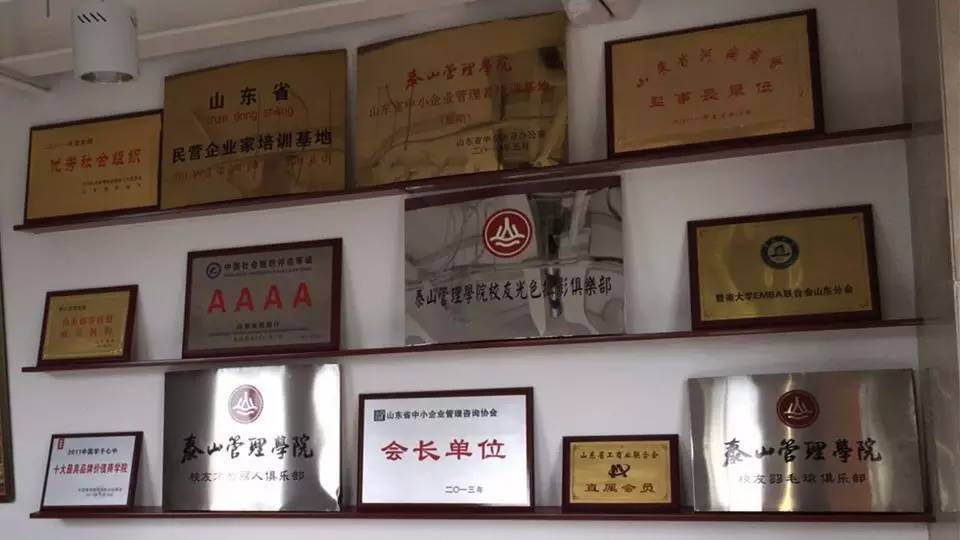 热烈庆祝荣获文明单位荣誉称号,热烈祝贺我校被评为优秀组织单位