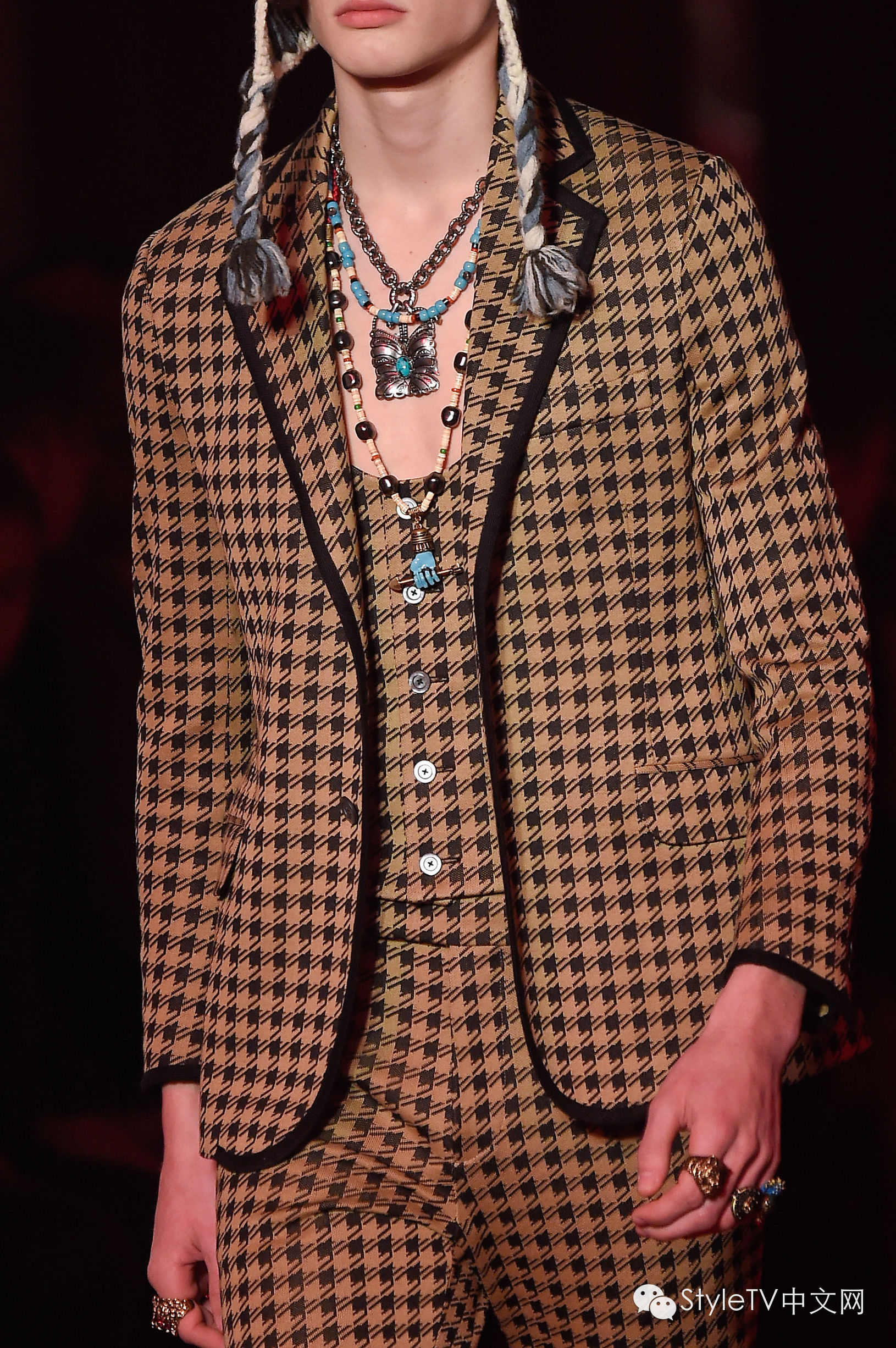 美cry！窥探躲在GUCCI后台的少男少女们