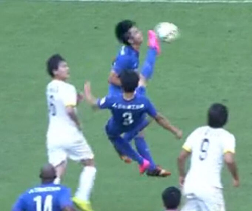 盘点球场上误伤队友,球场上的误伤