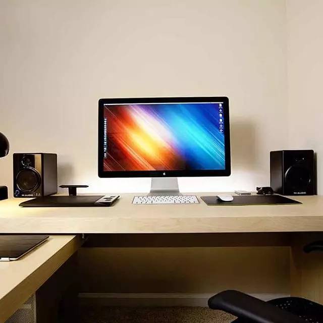 设计师办公桌VS普通人的办公桌，我方了