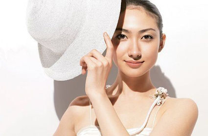 选对防晒整个夏天保持亮白,如何做好防晒是美丽的第一步