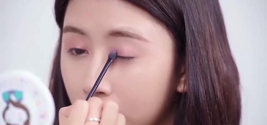 化妆教程视频新手入门,化妆新手入门必备产品