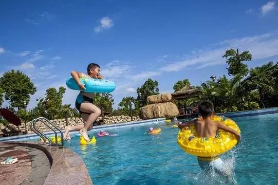 热了吧，来雪浪湖浪一夏吧！上海雪浪湖泼水节等你来嗨！