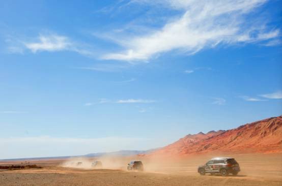 超多美图慎入！开神车，走丝路，这些不可思议的美景就在中国！